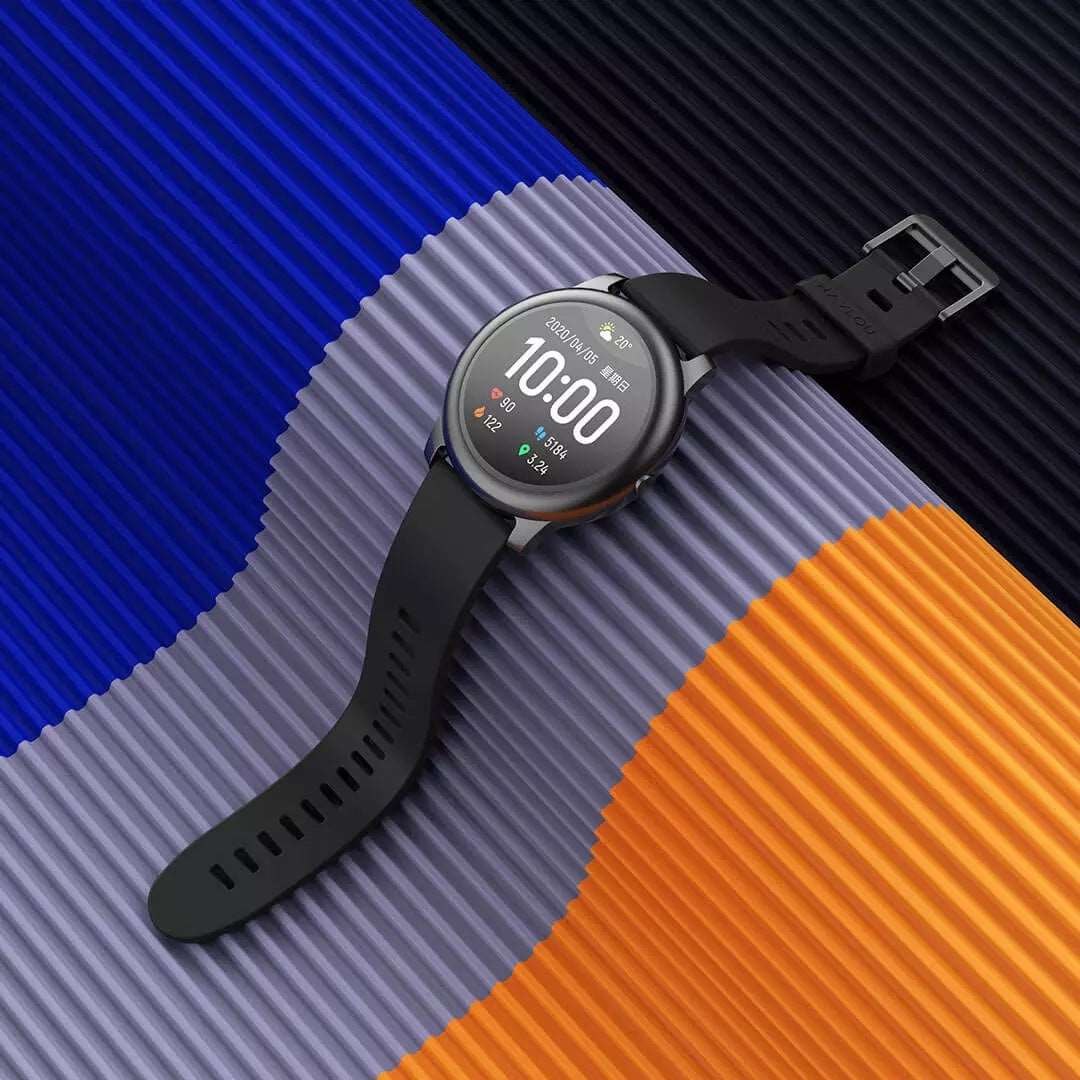 Solar Smart Watch - Environmentally-Friendly, High-Tech Wearable for Fitness & Connectivity